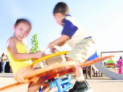 Festejo. El afortunado asistente ganará un viaje a Cancún, bicicletas, videojuegos, libros, entre otros productos.  /