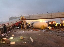 El avión Tu-204 de la compañía Red Wings se partió en tres durante el accidente. AP  /