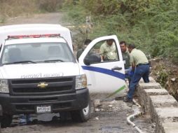 El vehículo se precipitó a las aguas del canal Sicae en Sinaloa. ARCHIVO  /