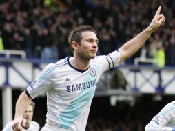 El jugador Frank Lampard festeja tras conseguir una de sus dos anotaciones. XINHUA  /