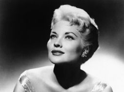 La cantante estadounidense, Patti Page, se considera la primera cantante en hacer coros para sí misma en una grabación. AP  /