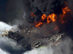 Imagen del incendio petrolero en el Golfo de México. AP AP /