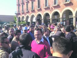 En Zapopan,cerca de 50 policías que reprobaron los exámenes de control de confianza se manifestaron por su separación de la corporación ESPECIAL /