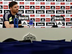 Xabi Alonso durante la rueda de prensa que ofreció en Valdebebas. EFE /