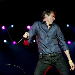 Suede regresa a los escenarios diez años después
