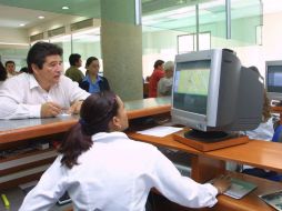 En los primeros 15 días de 2013 han renovado sus licencias tres mil contribuyentes. ARCHIVO /