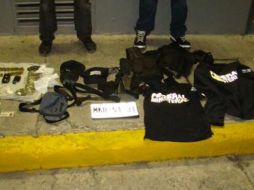 Les localizaron objetos prohibidos, drogas, cartuchos útiles y uniformes falsos. ESPECIAL /