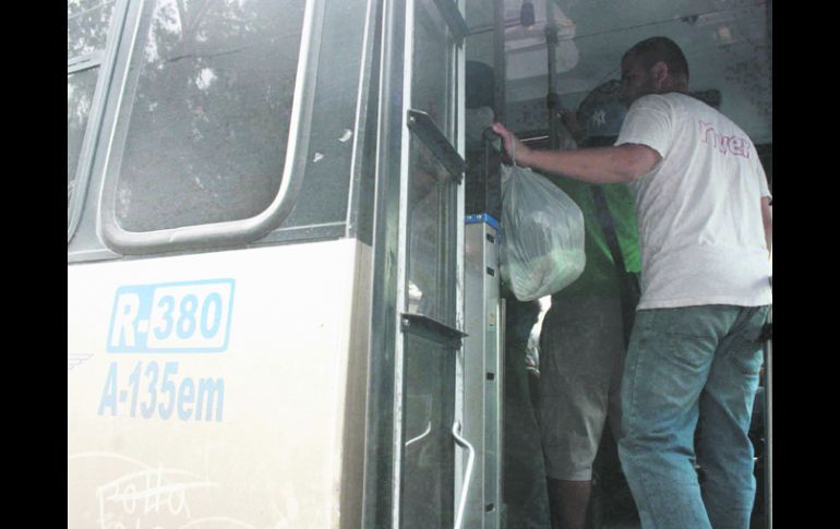 Un camión de la ruta más reportada en 2012.La 380 tiene el recorrido más largo de toda la ciudad pues da la vuelta a todo el Periférico EL INFORMADOR /