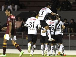 Los elementos del Querétaro celebrán uno de los goles durante el partido ante Estudiantes Tecos. MEXSPORT /