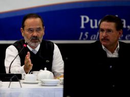 Gustavo Madero (i)  y José Rosas Aispuro durante la sesión plenaria de los senadores panistas en Puebla. SUN /
