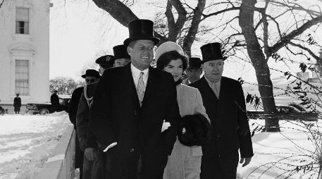 Imagen de archivo de John F. Kennedy, quien enfrentó un frío día en su ceremonia de juramentación. AP /