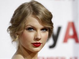 Taylor Swift hasta hace unas semanas salía con Harry Styles. ARCHIVO /