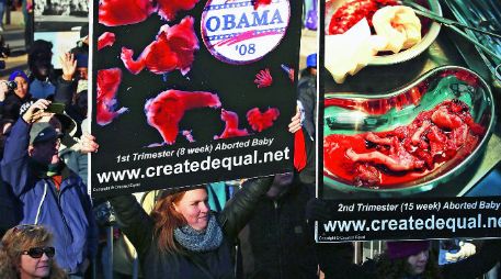 Contra el aborto. El grupo llamadoReform America Created Equal se manifestó en los alrededores del Capitolio. AFP /