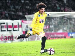 Destacado. Guillermo Ochoa colaboró para que los Osos se salvaran del descenso la campaña pasada. AFP /