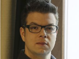 El joven escritor presenta una obra escrita en clave de comedia y burla satírica. EFE /