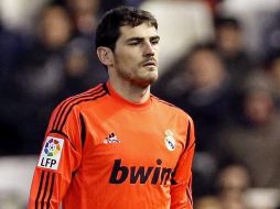 La lesión del portero se debió a una patada por parte de su compañero Álvaro Arbeloa. EFE /