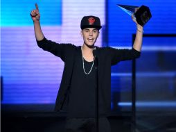 Justin Biber ha causado polémica en ocasiones anteriores por su afinidad a las armas reales. AP /