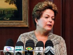 La mandataria anunció durante rueda de prensa que ofrecerá el apoyo del gobierno federal para las labores de rescate. AFP /