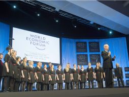 El presidente del FEM, Klaus Schwab habla durante la sesión final del Foro. EFE /
