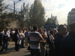 Los transportistas se encuentran afuera de las oficinas del TAE desde las 10:00 horas. EL INFORMADOR /