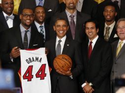 El presidente de Estados Unidos incluso bromea con los basquetbolistas. REUTERS /