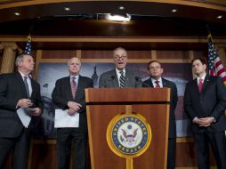 Senadores de ambos partidos, en rueda de prensa en el Capitolio. EFE /