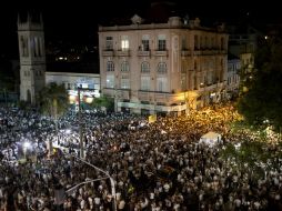 El acto comenzó con una misa en la plaza de Saldanha Marinho. AP /