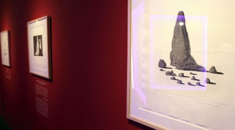 En la foto el grabado ''El sacristán disfrazado de fantasma se quedó quieto como una roca''. EFE /