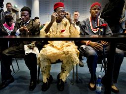 Líderes agricultores asisten a las cortes de la Haya. AFP /