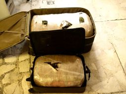 El detenido transportaba la droga en unas maletas.  /