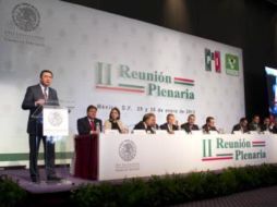 El secretario de Gobernación, Miguel Ángel Osorio Chong, publicó en Twitter una fotografía del evento. ESPECIAL /