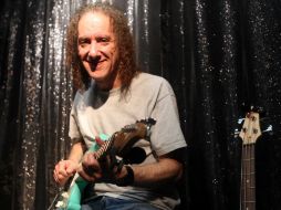 La habilidad que despliega con la guitarra viene influenciada por Stevie Ray, Led Zepellin, Jeff Beck y Jimi Hendrix. EL INFORMADOR /