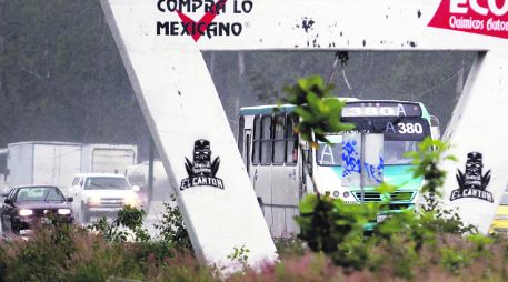 Obra a medias. Lo que sería un retorno elevado sólo quedó en unas estructuras de concreto sin uso sobre Periférico. EL INFORMADOR /
