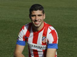 Insua ya luce la playera rojiblanca, de su nuevo equipo. EFE /