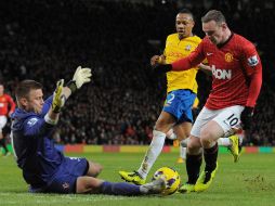 Wayne Rooney (der) fue el autor de lso dos goles en al victoria del Manchester United. AFP /