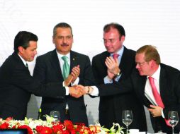 Peña Nieto se reunió con legisladores para acordar el empuje al tema de la reforma energética en el próximo periodo de sesiones. EE  /