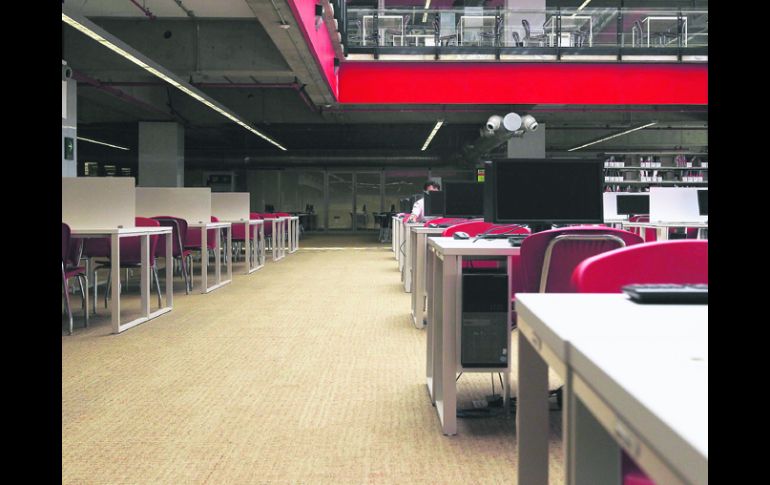 Biblioteca pública. Actualmente abre sólo de lunes a viernes, de 08:00 a 20:00 horas. EL INFORMADOR /