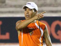 El 'Profe' Cruz prepara variantes para recibir al Atlas. ESPECIAL /