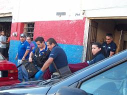 Peritos del IJCF llegaron cerca de las 16:00 horas para recoger el cuerpo.  /