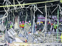 El día después de la explosión en el edificio B de la Torre de Pemex, las investigaciones todavía no arrojan resultado. AFP /
