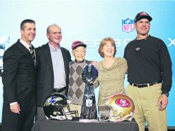 Orgullo familiar. Los entrenadores en jefe con sus padres y su abuelo. AP /