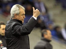 Javier Aguirre tiene a los periquitos fuera de la zona de descenso. EFE /