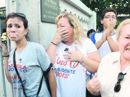 De luto. Simpatizantes de la Unión Nacional de Ciudadanos Éticos manifiesta su consternación tras el deceso del ex general paraguayo. AFP /