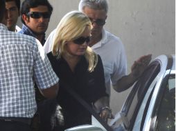 Fabiola Oviedo, al centro, hija del fallecido líder de Unace, Lino Oviedo. AP /