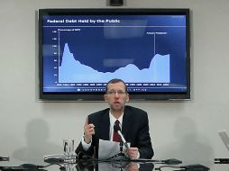 El director de la Oficina Presupuestaria del Congreso Douglas Elmendorf, da su informe anual en conferencia de prensa. AFP /