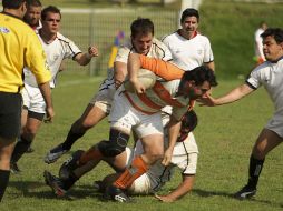 Rugby en Guadalajara. Jugada de Rhinos contra la Universidad de Celaya en el Estadio Tlaquepaque. EL INFORMADOR /