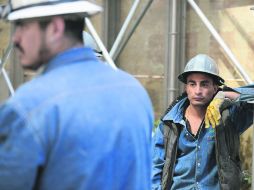 Especialistas revisaron las estructuras del complejo administrativo de Pemex y determinaron que no hay peligro. AFP /