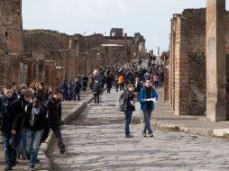 Turistas visitan las ruinas de Pompeya. El ''Gran Proyecto'' aspirta al rescate y restauración de este sitio. AFP /