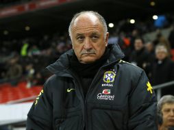 Luis Felipe Scolari sale triste pero satisfecho del juego ante Inglaterra. AP /