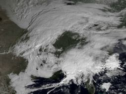 Esta imagen muestra los sistemas de tormentas en la mitad oriental de EU. AP /